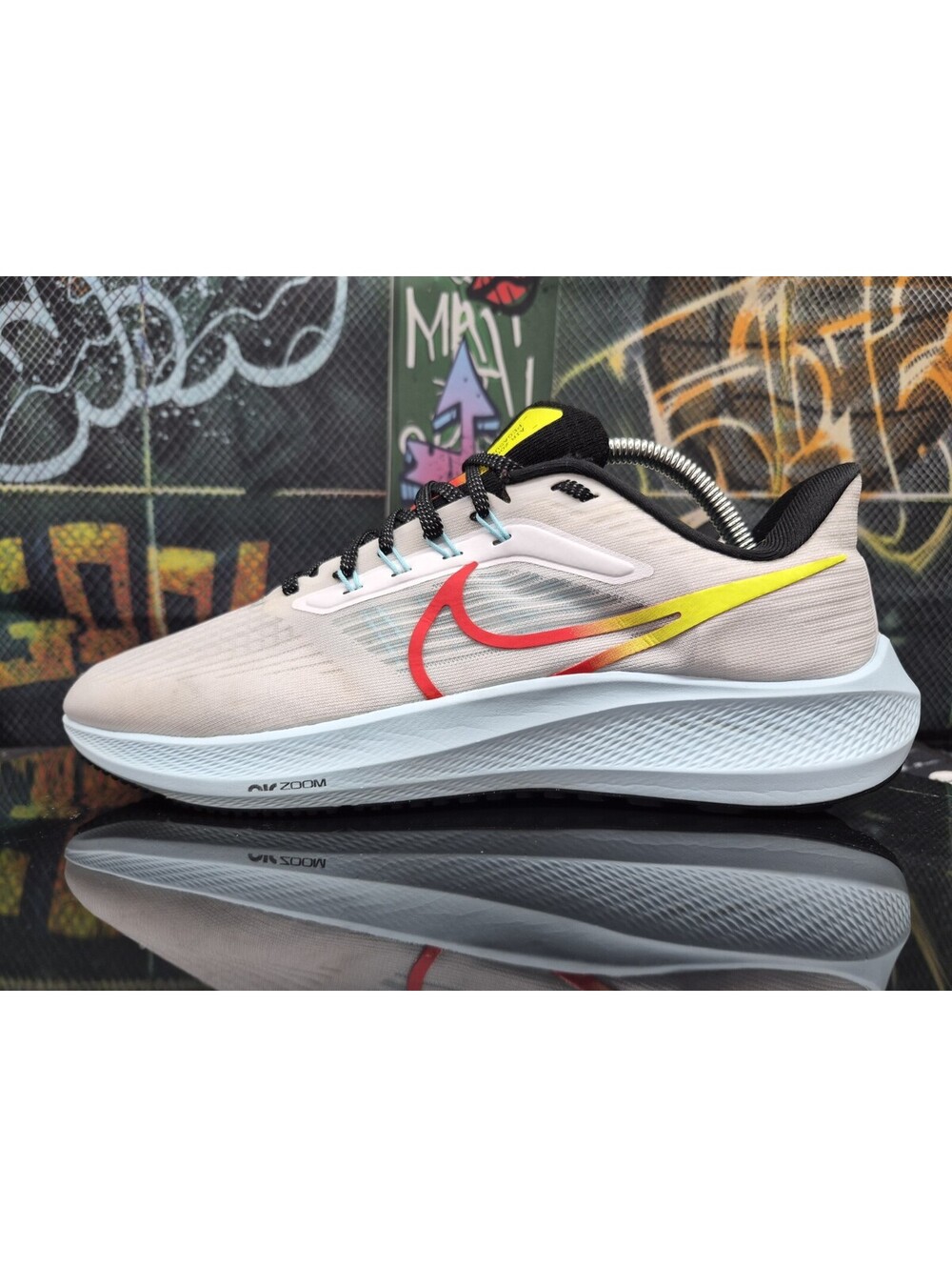 Nike Air Zoom Pegasus 39 —10W 8.5M White / Bright Crimson / Volt DX3350-100